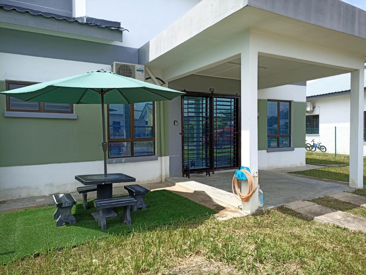 Aisya Homestay Bajet Karak Setia エクステリア 写真