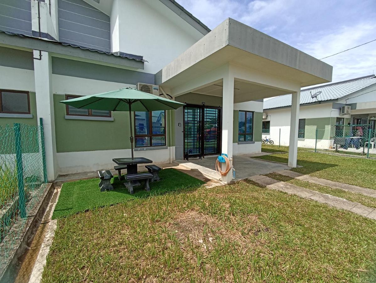 Aisya Homestay Bajet Karak Setia エクステリア 写真