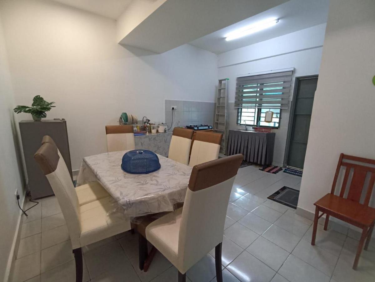 Aisya Homestay Bajet Karak Setia エクステリア 写真